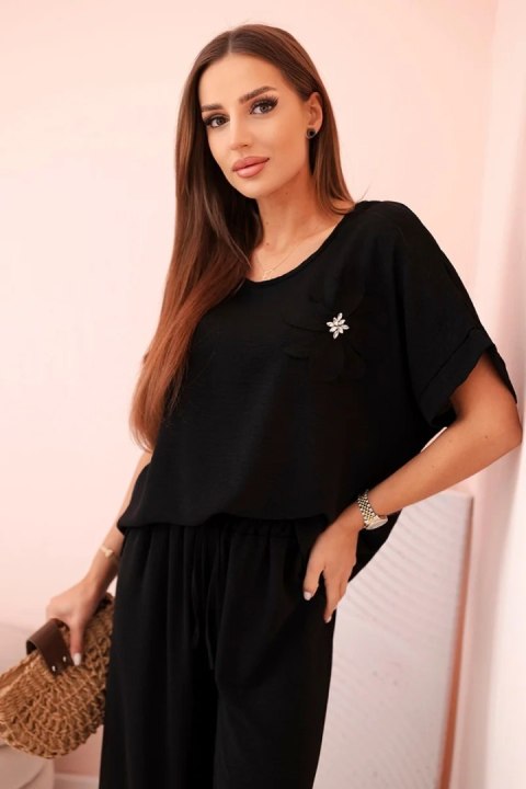Komplet damski z wiskozy z ozdobnym kwiatem i szerokimi spodniami czarny