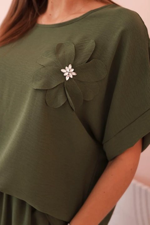 Komplet damski z wiskozy z ozdobnym kwiatem i szerokimi spodniami khaki