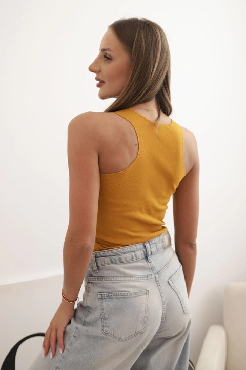 Bluzka damska prążkowana na ramiączkach z ozdobną naszywką musztardowa