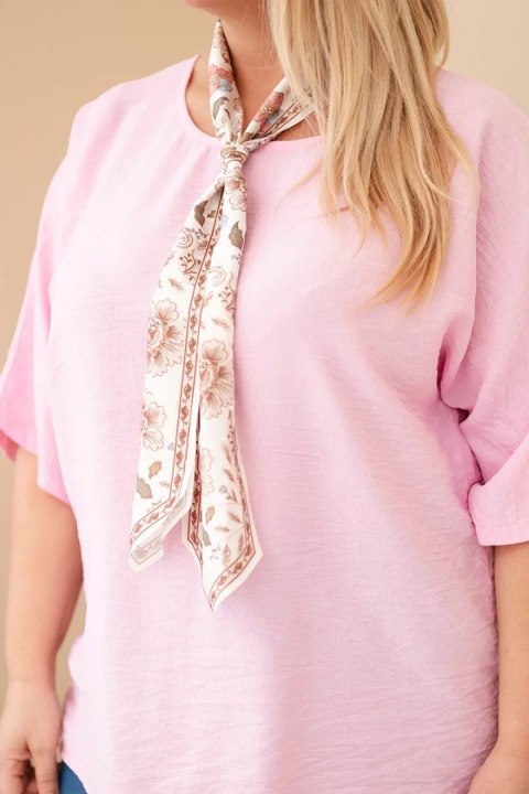 Bluzka damska wiskozowa Plus Size z krótkim rękawem i ozdobną apaszką cukierkowy róż