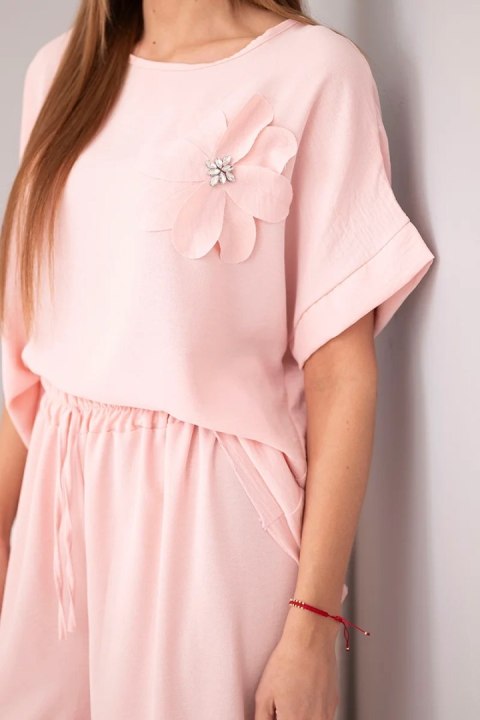 Komplet damski z wiskozy z ozdobnym kwiatem i szerokimi spodniami pudrowy róż