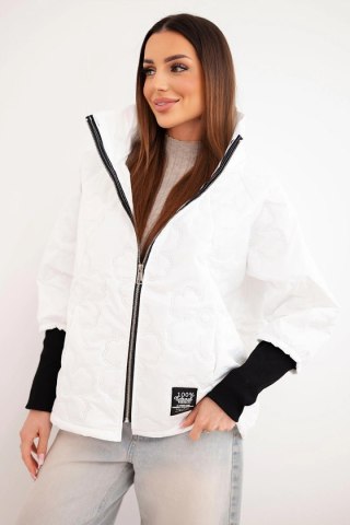 Kurtka damska wiosenna pikowana z ozdobnym tłoczeniem i zamkiem biała