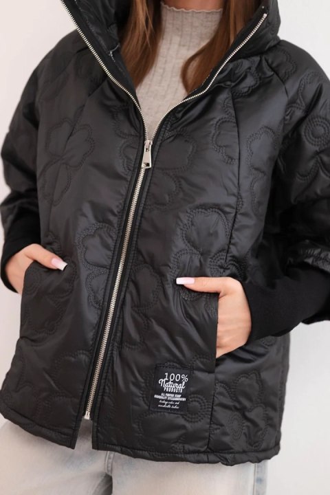 Kurtka damska wiosenna pikowana z ozdobnym tłoczeniem i zamkiem czarna