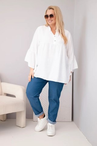 Bluzka damska wiskozowa Plus Size z falbaniastym rękawem i dekoltem V biała