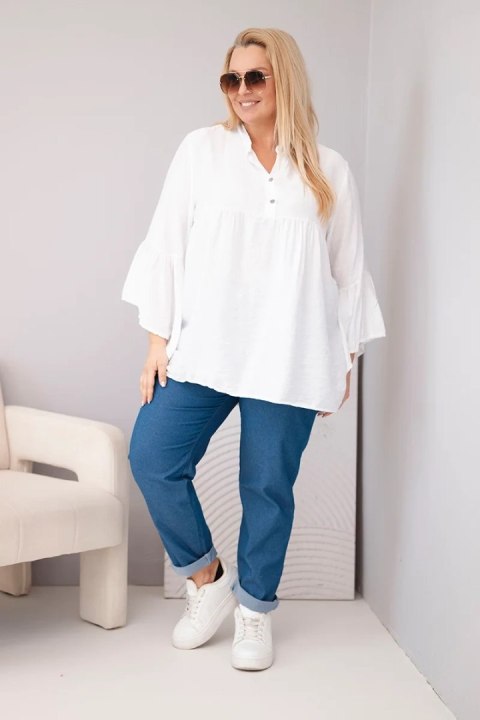 Bluzka damska wiskozowa Plus Size z falbaniastym rękawem i dekoltem V biała