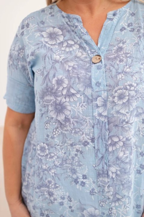 Bluzka damska bawełniana Plus Size z krótkim rękawem i ozdobnym guzikiem niebieska