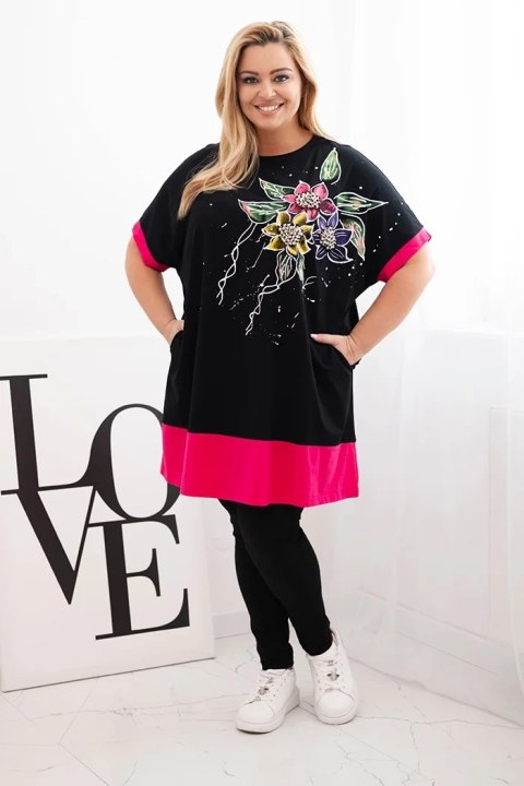 Bluzka damska Plus Size z kwiatowym wzorem i ozdobnymi perełkami fuksja