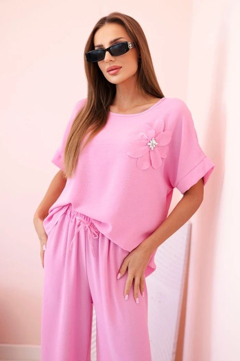 Komplet damski z wiskozy z ozdobnym kwiatem i szerokimi spodniami jasny różowy
