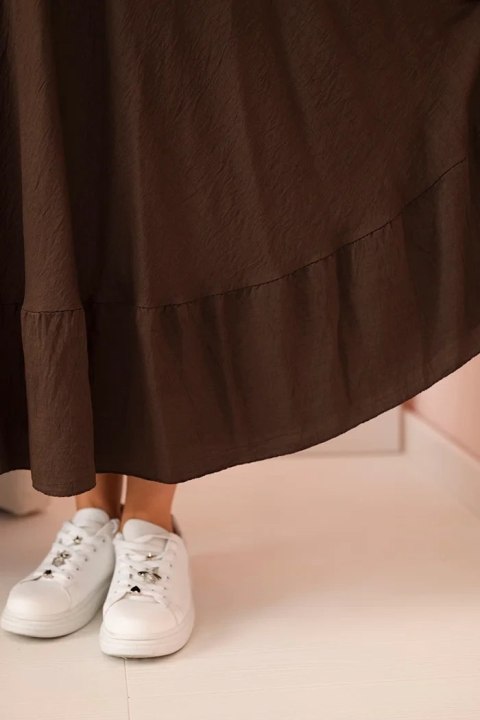 Sukienka damska plus size z krótkim rękawem i falbaną z lekkiej wiskozy brązowa