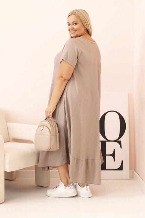 Sukienka damska plus size z krótkim rękawem i falbaną z lekkiej wiskozy cappuccino