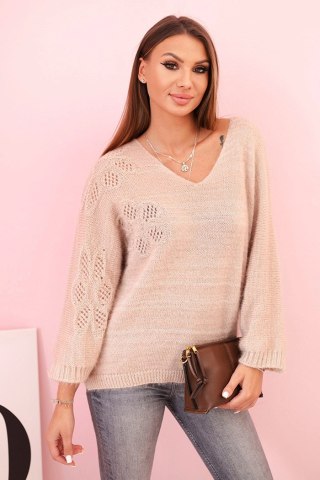 Sweter damski z moheru o luźnym kroju i dekolcie w serek beżowy