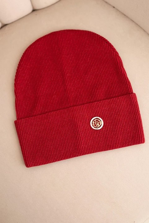 Czapka damska prążkowana z modalu i wiskozy z ozdobnym guzikiem bordowa