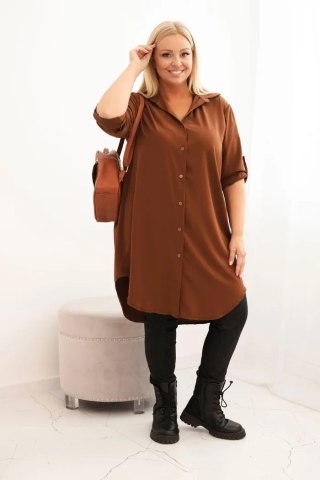 Sukienka damska koszulowa Plus Size z dłuższym tyłem i podwijanym rękawem ciemno camelowa