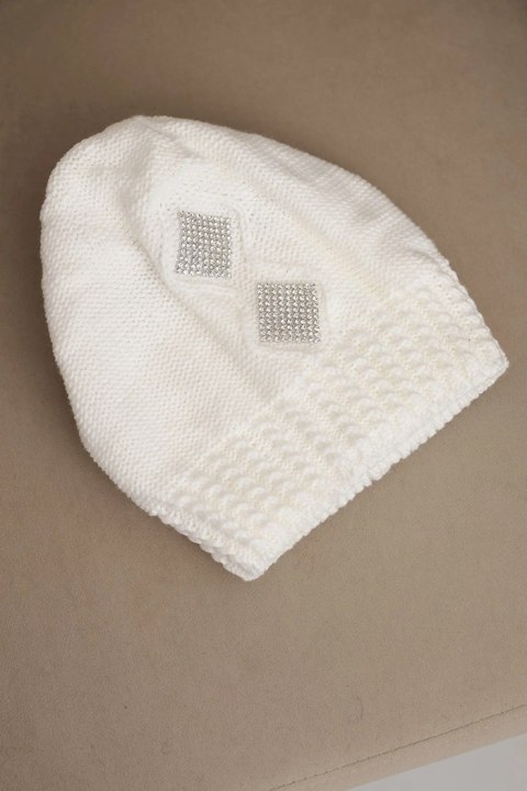 Czapka damska zimowa wełniana z cyrkoniami i wzorem K455 ecru