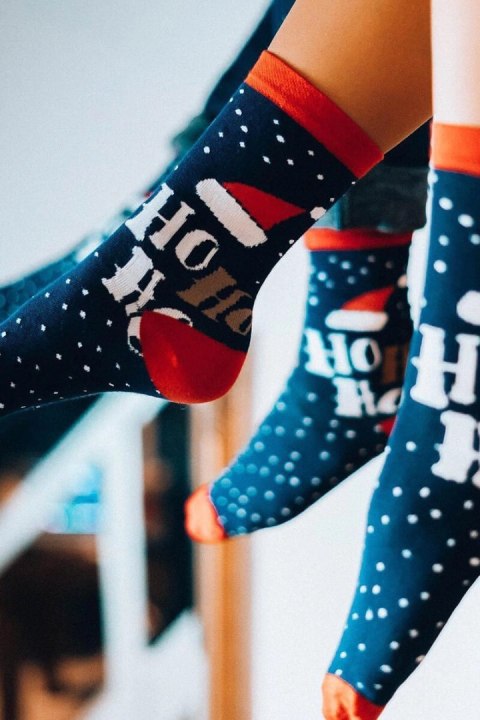 Skarpetki unisex świąteczne w pudełku - zestaw 2 par z reniferami i napisem Ho Ho