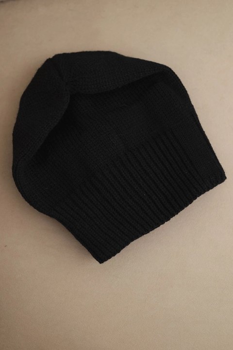 Czapka damska zimowa z wełną o klasycznym prążkowanym splocie K444 czarna