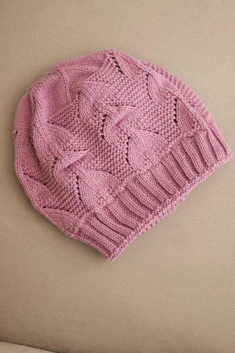 Czapka damska zimowa z wełną o strukturalnym splocie K432 jasno fioletowa