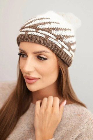 Czapka damska zimowa wełniana z geometrycznym wzorem i dżetami K469 ecru