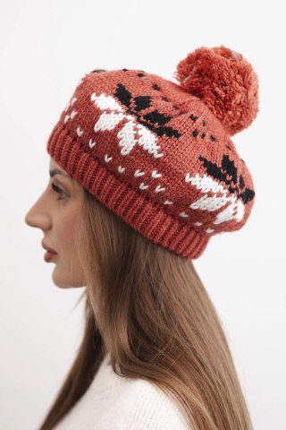 Czapka damska zimowa wełniana z motywem śnieżynek i pomponem K457 ruda