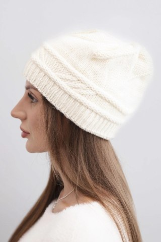 Czapka damska zimowa z wełny i z przeplatanym wzorem K428 jasno beżowa