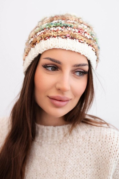 Czapka damska zimowa z kolorową przędzą i elastycznym ściągaczem K352 ecru+zielony+camelowy
