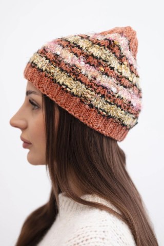 Czapka damska zimowa z kolorową przędzą i elastycznym ściągaczem K352 ruda