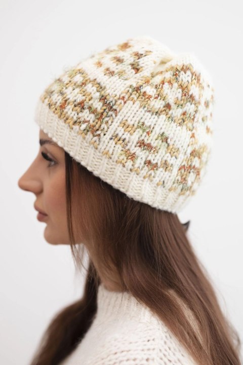 Czapka zimowa damska z kolorową przędzą i grubym ściągaczem K355 ecru+rudy+zielony