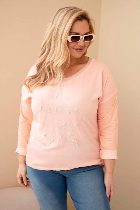 Bluzka damska Plus Size przecierana z napisem i perełkami morelowa