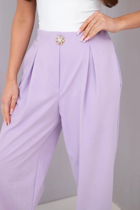 Spodnie damskie bawełniane z wysokim stanem i ozdobnym guzikiem jasno fioletowe
