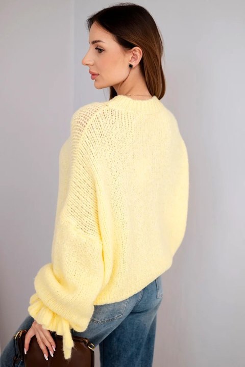 Sweter damski z dodatkiem moheru z grubym splotem i ozdobnymi rękawami żółty