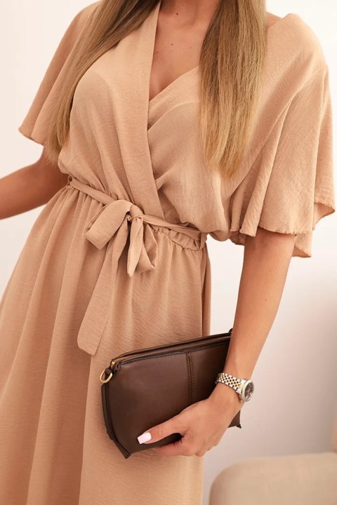 Sukienka z przekładanym dekoltem camelowa