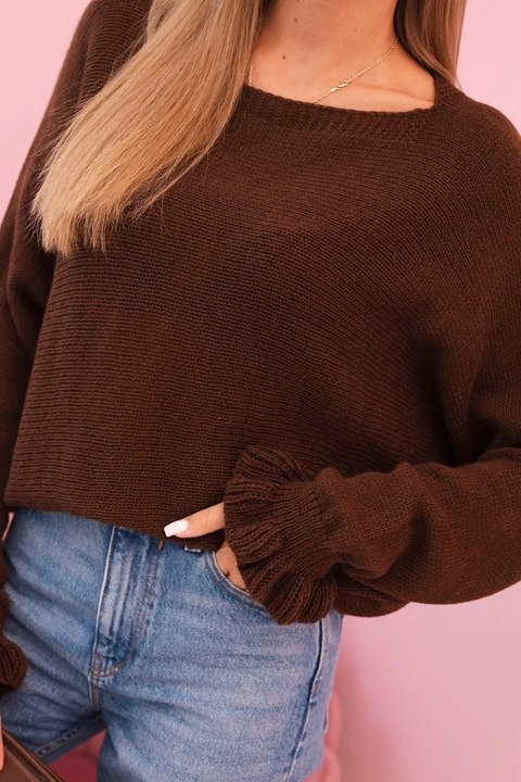 Sweter damska z moheru z marszczonymi rękawami i wycięciem na plecach brązowy