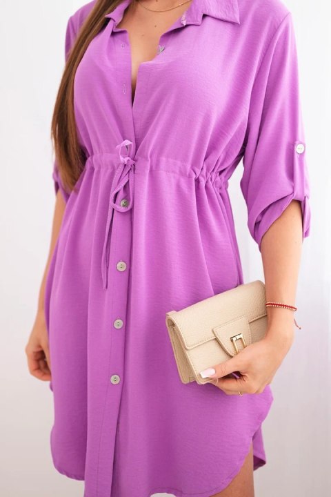 Sukienka z zapięciem na guziki i wiązaniem w talii bakłażanowa