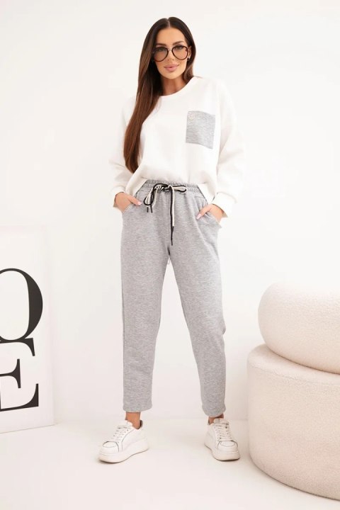 Komplet damski masełkowy z kontrastową kieszonką szary