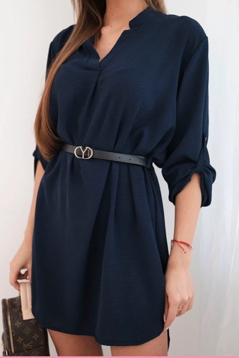 Sukienka z dłuższym tyłem i paskiem granatowa