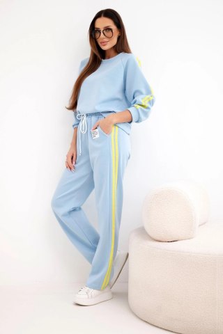 Komplet dresowy damski Masełko z lampasami i luźną bluzą niebieski
